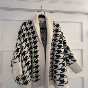 Look by M New York Poncho